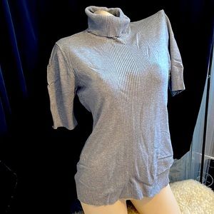 Short sleeve turtle neck sweater